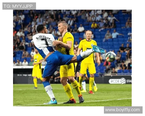 西班牙人队在回放中重温精彩瞬间与战术分析